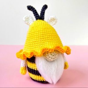 Bumble bee gnome